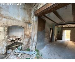 CASA CON PATIO PARA REFORMAR EN BENAGUACIL