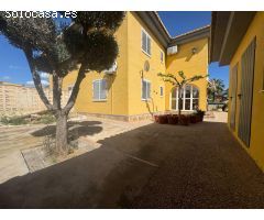 GRAN CHALET EN URBANIZACION MARAVISA DE LA POBLA DE VALLBONA