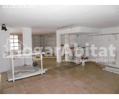 AMPLIO LOCAL COMERCIAL DE 3 ALTURAS JUNTO Mª AGUSTINA