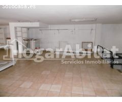 AMPLIO LOCAL COMERCIAL DE 3 ALTURAS JUNTO Mª AGUSTINA