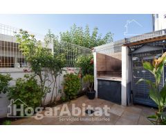 ADOSADO SEMINUEVO CON PISCINA, TERRAZA Y BARBACOA
