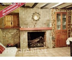 CASA ESQUINERA CON BARBACOA Y RODEADA DE NATURALEZA