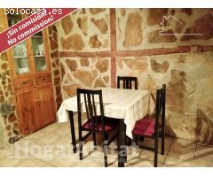 CASA ESQUINERA CON BARBACOA Y RODEADA DE NATURALEZA