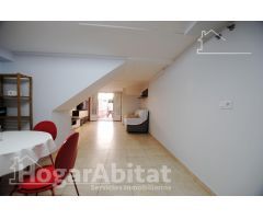 ADOSADO SEMINUEVO CON PISCINA, GARAJE Y TERRAZA CERCA DE LA PLAYA