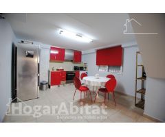 ADOSADO SEMINUEVO CON PISCINA, GARAJE Y TERRAZA CERCA DE LA PLAYA