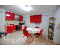 ADOSADO SEMINUEVO CON PISCINA, GARAJE Y TERRAZA CERCA DE LA PLAYA