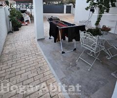 CHALET REFORMADO CON AMPLIO TERRENO, GARAJE, PISCINA Y TERRAZA