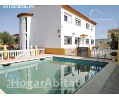 CHALET CON JARDÍN, TERRAZA, PISCINA Y GARAJE