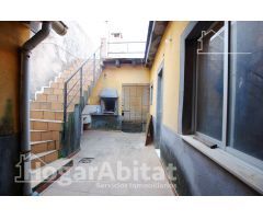 AMPLIA CASA CON TERRAZA ¡EL LUGAR IDEAL PARA CREAR LA CASA DE TUS SUEÑOS!