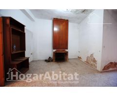 AMPLIA CASA CON TERRAZA ¡EL LUGAR IDEAL PARA CREAR LA CASA DE TUS SUEÑOS!