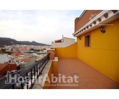 ADOSADO SEMINUEVO CON GARAJE Y TERRAZA