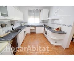 CHALET SEMINUEVO CON TERRAZA Y GARAJE