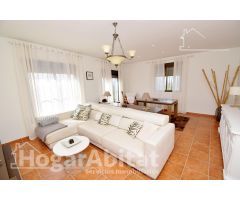 CHALET SEMINUEVO CON TERRAZA Y GARAJE