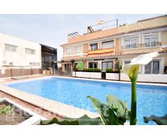ADOSADO SEMINUEVO CON 2 TERRAZAS, BALCON Y GARAJE A UN PASO DE LA PLAYA