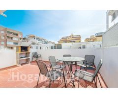ADOSADO CON PISCINA, PARKING Y TERRAZA CERCA DE LA PLAYA