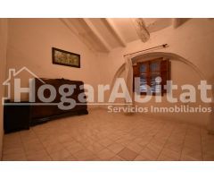 Casa de 2 alturas con TERRAZA cerca del Ayuntamiento