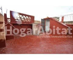 Casa de 2 alturas con TERRAZA cerca del Ayuntamiento