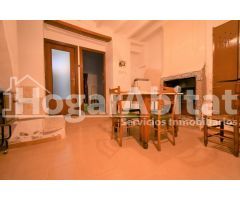 Casa de 2 alturas con TERRAZA cerca del Ayuntamiento
