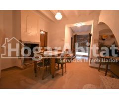 Casa de 2 alturas con TERRAZA cerca del Ayuntamiento