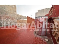 Casa de 2 alturas con TERRAZA cerca del Ayuntamiento