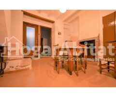 Casa de 2 alturas con TERRAZA cerca del Ayuntamiento