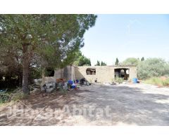 CHALET PARA REFORMAR CON PISCINA. TERRAZA Y GARAJE CERCA DE LA PLAYA