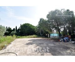 CHALET PARA REFORMAR CON PISCINA. TERRAZA Y GARAJE CERCA DE LA PLAYA