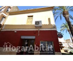 ¡EXCELENTE UBICACIÓN! CASA PARA REFORMAR CON TERRAZA Y BARBACOA