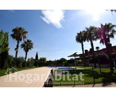 PRECIOSO ADOSADO EN RESIDENCIAL CON GARAJE, PISCINA, TERRAZA, Y TRASTERO