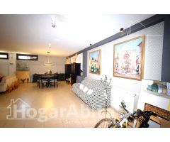 PRECIOSO ADOSADO EN RESIDENCIAL CON GARAJE, PISCINA, TERRAZA, Y TRASTERO