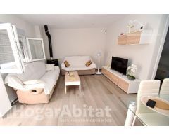 CHALET REFORMADO CON BARBACOA, GARAJE Y TERRAZA JUNTO A LA PLAYA