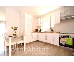 CHALET REFORMADO CON BARBACOA, GARAJE Y TERRAZA JUNTO A LA PLAYA