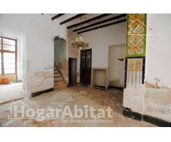 ESPACIOSA CASA CON TERRAZA Y CON MUCHAS POSIBILIDADES