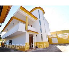 CHALET CON JARDÍN, TERRAZA, PISCINA Y GARAJE