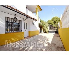 CHALET CON JARDÍN, TERRAZA, PISCINA Y GARAJE