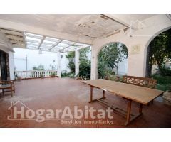 CHALET CON GARAJE Y TERRAZA CERCA DEL PUERTO