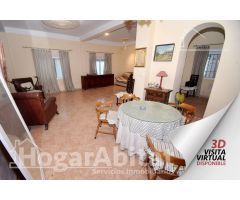 CHALET CON GARAJE Y TERRAZA CERCA DEL PUERTO