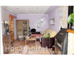 ACOGEDORA CASA CON GARAJE, TERRAZA Y TRASTEO