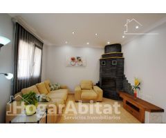¡CERCA DEL AYUNTAMIENTO! LUMINOSO ADOSADO SEMINUEVO CON GARAJE Y TERRAZA