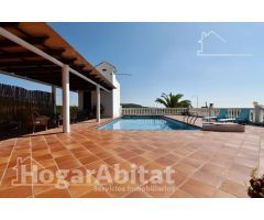 CHALET CON PISICINA, GARAJE, BARBACOA  Y JARDÍN