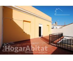 AMPLIA CASA CON BALCÓN, GRAN TERRAZA Y TRASTERO