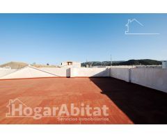 AMPLIA CASA CON BALCÓN, GRAN TERRAZA Y TRASTERO