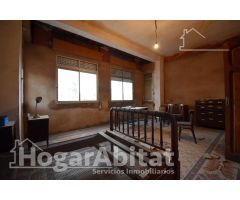 GRAN CASA DE PUEBLO ESQUINERA CON TRASTERO Y TERRAZA