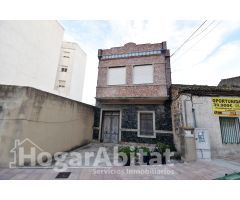 GRAN CASA DE PUEBLO ESQUINERA CON TRASTERO Y TERRAZA