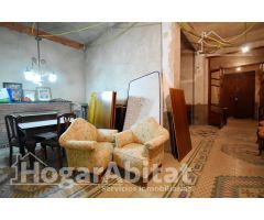 GRAN CASA DE PUEBLO ESQUINERA CON TRASTERO Y TERRAZA