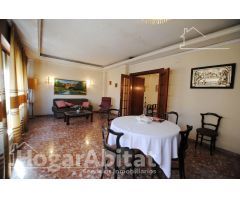 ESPACIOSA Y LUMINOSA CASA CON TERRAZA Y GARAJE