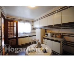 ESPACIOSA Y LUMINOSA CASA CON TERRAZA Y GARAJE