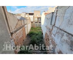 ¡OPORTUNIDAD INCREÍBLE! TERRENO URBANO AMPLIO Y CON COCHERA
