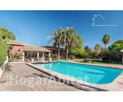 ¡GRAN OPORTUNIDAD! ESPECTACULAR CHALET REFORMADO CON GARAJE, TERRAZA Y PARCELA