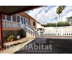 PRECIOSO CHALET ESQUINERO CON PISCINA PRIVADA, PARKING, TERRAZA Y TRASTERO